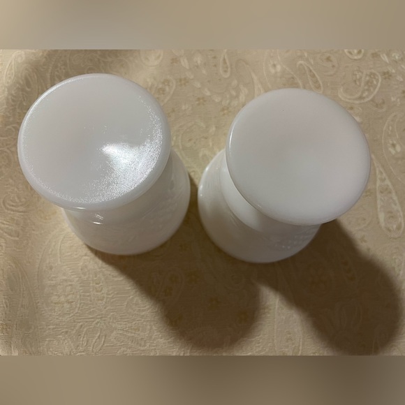 ***๐3 for $35./2 Vintage milk glass dessert cups. - Picture 3 of 3